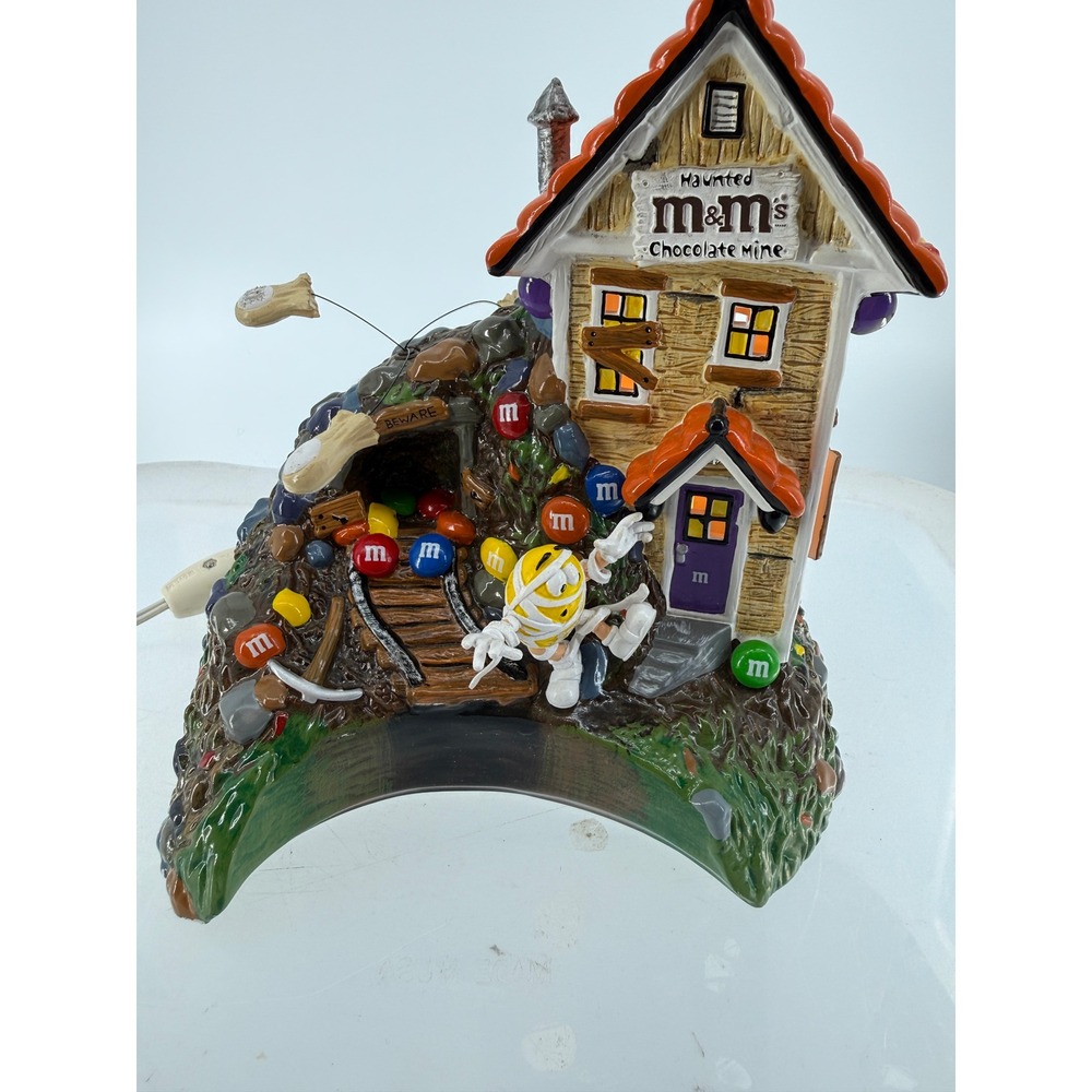 M&M's Haunted Mine Halloween Lighted Village Mummy Department 56 2004